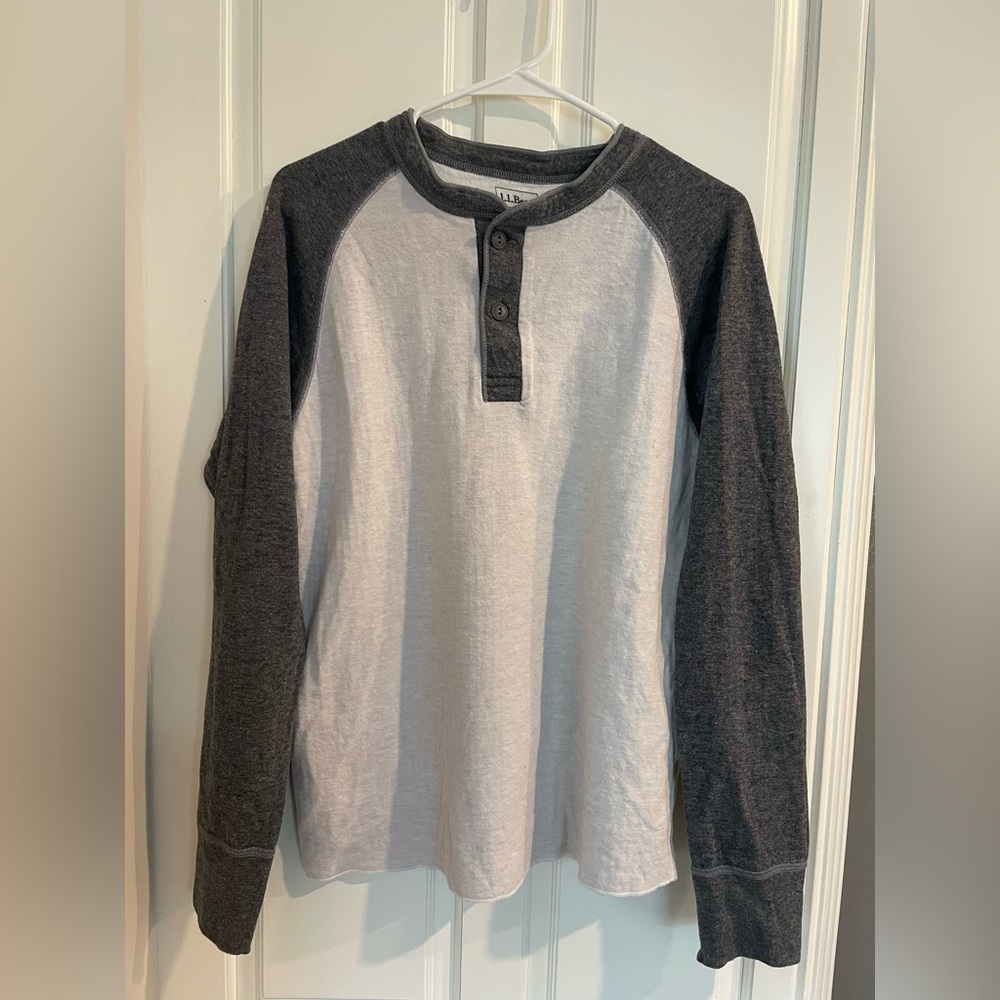 Men’s L.L. Bean Henley Thermal long sleeve. Size Medium.